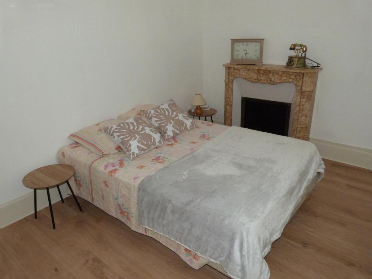 Apartamento Le Compostelle Issoudun Exterior foto